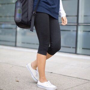 Lululemon In The Flow Crop II Capri Gray Cropped Size 4